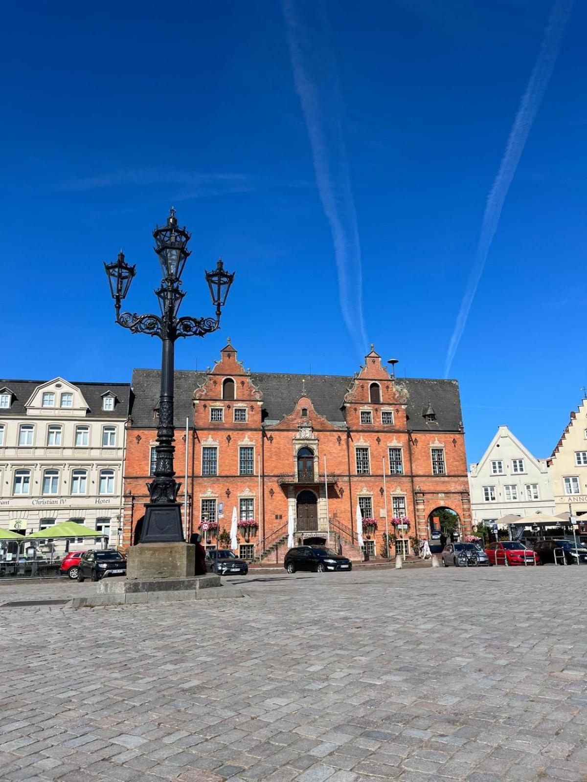 Lykkefund - Ferienwohnungen In Hafennaehe Glückstadt Exteriör bild